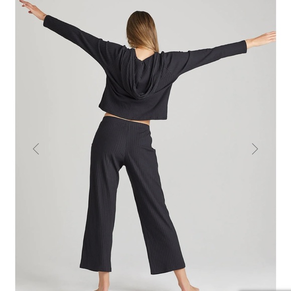 Yummie Cropped Lounge Set - Black/Small - Picture 2 of 7